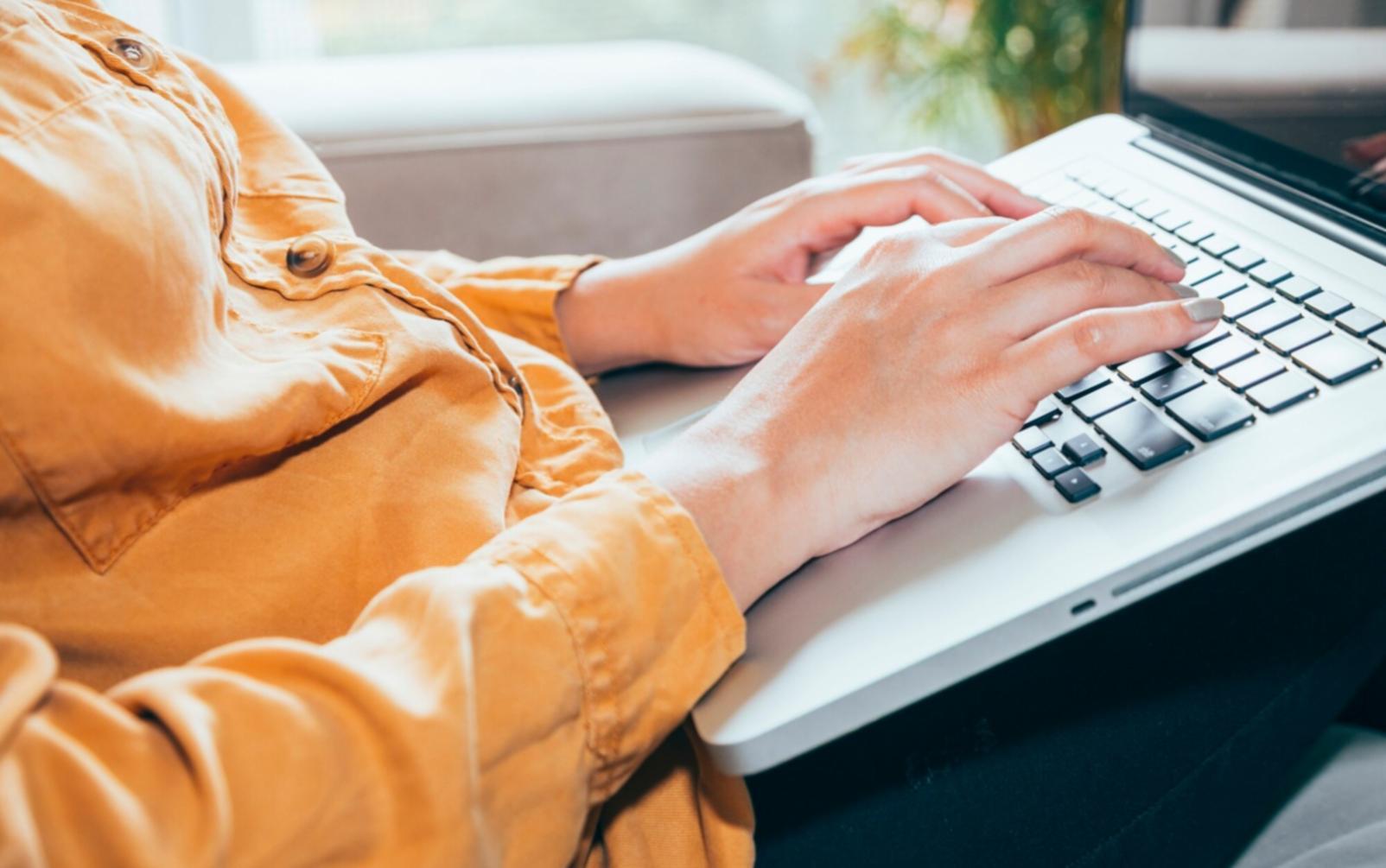 Moderner Arbeitsbereich für Finanzplanung